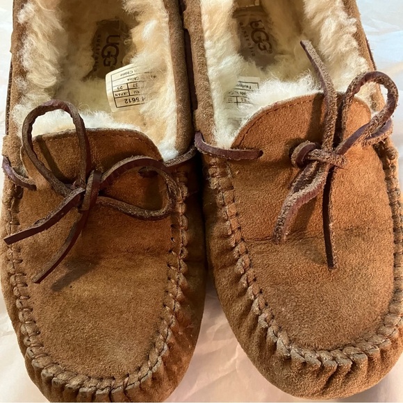 Ugg Australia Women’s Dakota Moccasin Slipper, size 6, Winter, Comfy, Warm - Picture 2 of 14